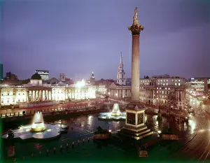 Trafalgar: Trafalgar Square at night, London