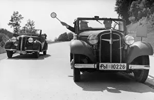 License: Traffic control on the highway near Munich, 1937