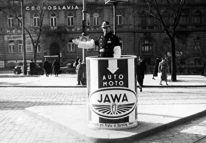 československo: Traffic directing policeman on Hoover Boulevard