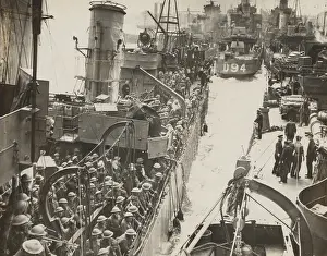 Densely: Traffic jam in an English port, after the evacuation