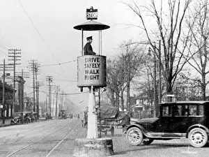 Cvpl: TRAFFIC LIGHT-America's first traffic light, ?