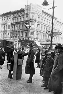 Luetzow: Traffic light in Berlin, 1926