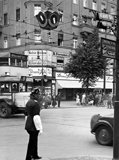 Continuous: Traffic light at an intersection in Berlin