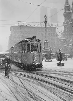 Directs: Traffic on Marienplatz, 1935
