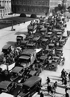 Surge: Traffic during rush hour in Berlin, 1930