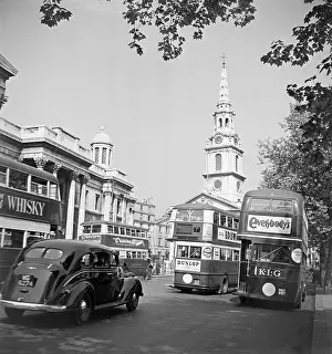 Busses: Traflagar Square, London