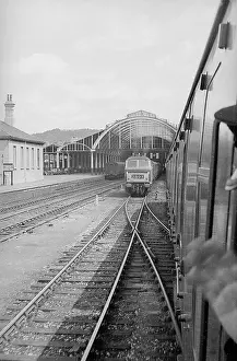 Bedford: Train arriving into Green Park Station, Bath