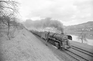 Labe: Train - engine - locomotive