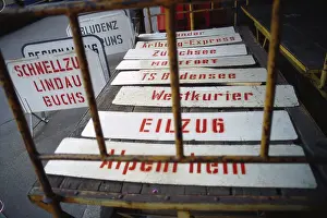 Trumler: Train route signs