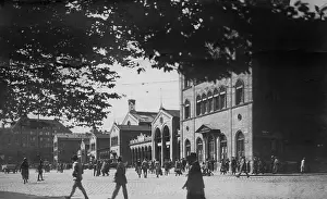 Hurry: Train station in Munich, 1928