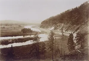 Dwarfed: TRAIN IN VALLEY, RUSSIA