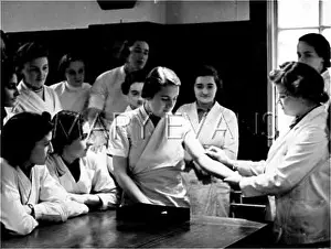 TRAINEE WOMEN MEDICS