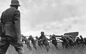 Meant: Training in an artillery unit of the Wehrmacht