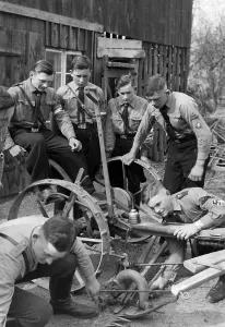 Assemble: Training for farmers, 1940
