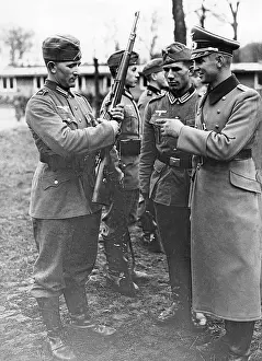 Buckles: Training with gun in the NCO School Eiche at Potsdam, 19