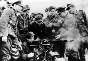 Volkssturm: Training of HJ members at a machine gun, 1944