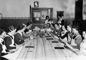 Frauenwerk: Training for mothers, 1930s