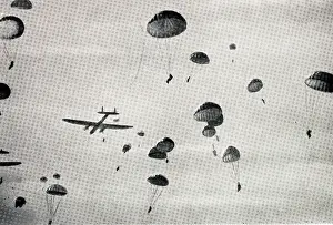 Descent: Training RAF parachute troops, WW2