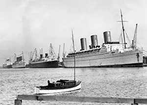 Transatlantic: Transatlantic liner in Southampton, 1934