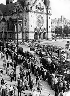 Kaiserdamm: Transport of the Adler through Berlin, 1936