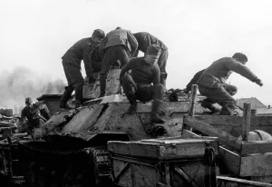 Kharkiv: Transport of tanks by rail, 1943