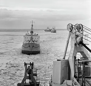 Cracking: Transport Vessel Convoy