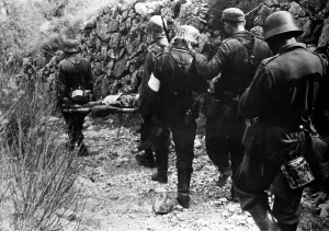 Comrade: Transport of the wounded in the Carpathians, 1944