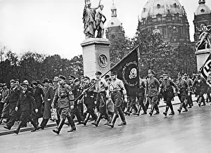 Kiki: Transportation of the flag of the Free Corps Bruessow, 1933