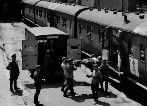 Handing: Transportation of wounded soldiers