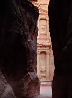 Khazneh: Treasury seen through Siq, Petra, Jordan