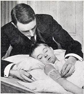 Treating Skin Disease with Radium Bromide 1904