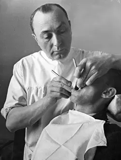 Dentist: Treatment at the dentist, 1935