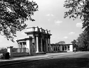 Gatehouses: TRENTSIDE MEMORIAL GATES