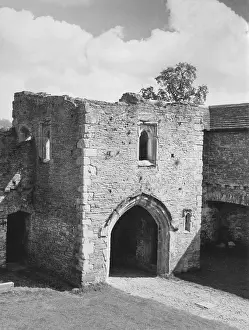 Gatehouses: TRETOWER COURT GATEWAY