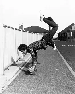 Skateboard: TRICKS ON SKATEBOARD