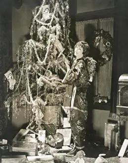 Merriment: Trimming the tree