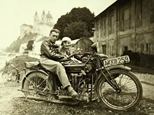 Melk: Trip of a young couple with a Matchless motorcycle