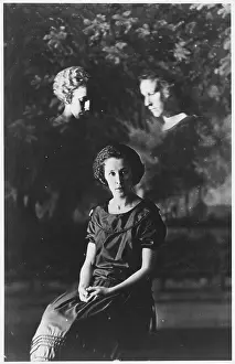 Sitter: TRIPLE IMAGE PHOTO