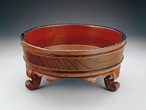 Lacquered: Tripod basin