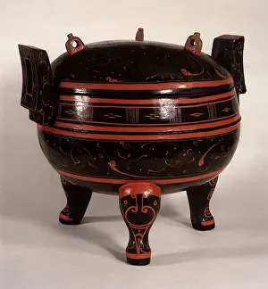 Lacquer: Tripod Container in Lacquered Wood