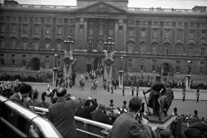Trooping: Trooping the Colour - Queen Victoria Memorial