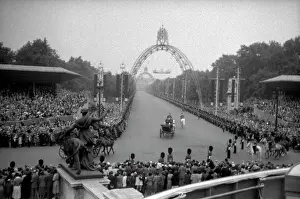Trooping: Trooping the Colour - Queen Victoria Memorial