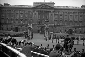 Trooping: Trooping the Colour - Queen Victoria Memorial