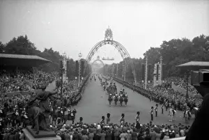 Trooping: Trooping the Colour - Queen Victoria Memorial