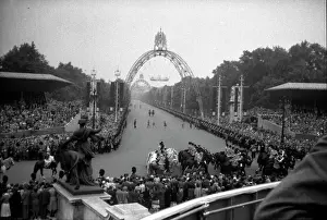 Trooping: Trooping the Colour - Queen Victoria Memorial