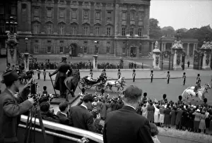 Trooping: Trooping the Colour - Queen Victoria Memorial