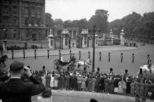 Trooping: Trooping the Colour - Queen Victoria Memorial
