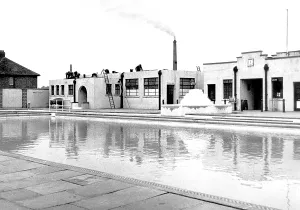 Trowbridge: Trowbridge, the Bathing Pool c1955
