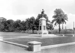 Trowbridge: Trowbridge, War Memorial 1923
