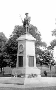 Trowbridge: Trowbridge, War Memorial 1923